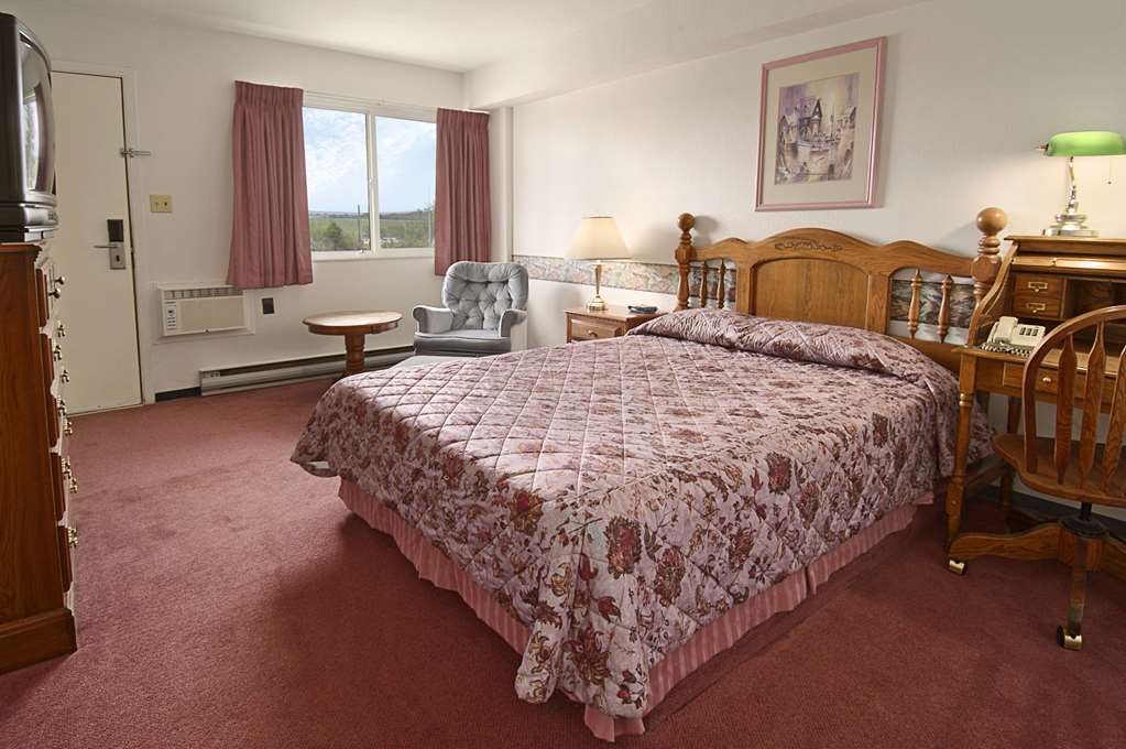 Ramada Limited Dawson Creek Hotel Room photo