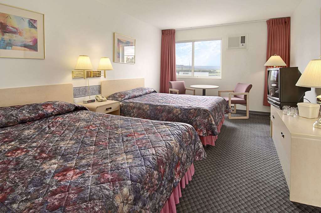 Ramada Limited Dawson Creek Hotel Room photo