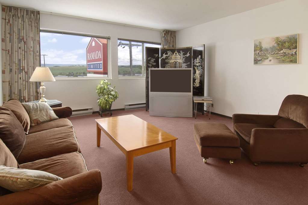 Ramada Limited Dawson Creek Hotel Room photo